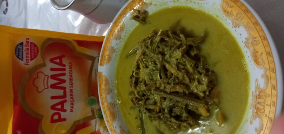 Santan Kuning Pakis Teri