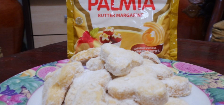 Kue Kering Putri Salju Bahagia