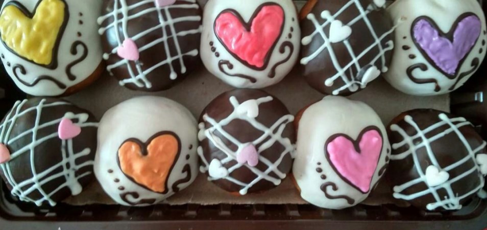 Donat Lukis Coklat