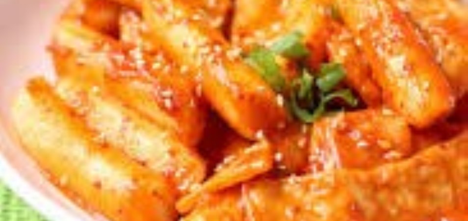 Tteokbokki (Korean Hot & Spicy Rice Cake)