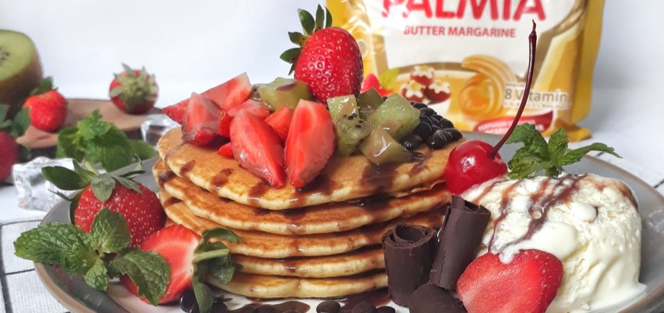 Fruit Pancake Choco Sauce