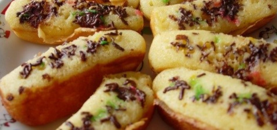 Kue Pukis Dengan Rainbow Topping