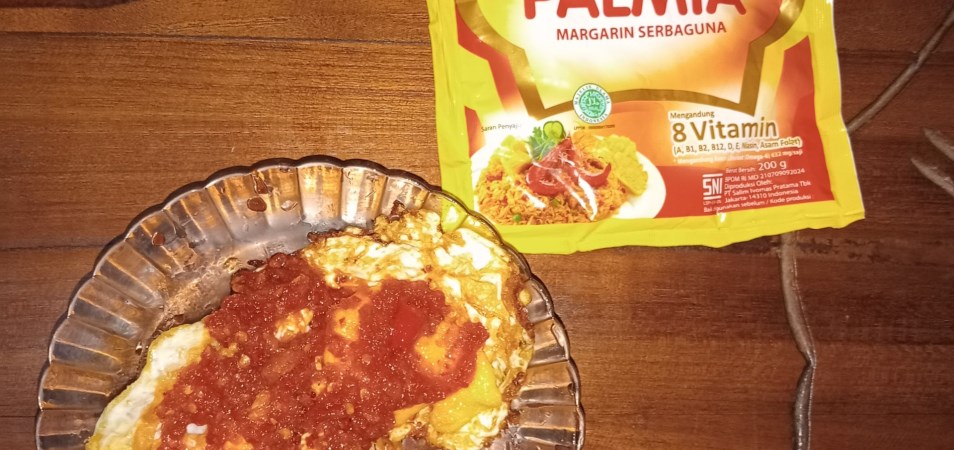 Telur Ceplok Sambal Siram Pedas