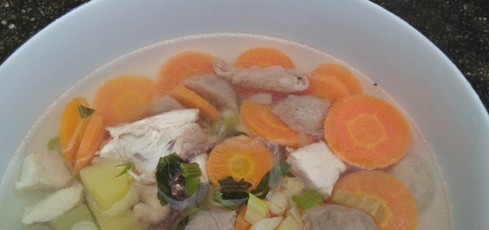 Resep Sop Bakso Ayam - Resep Sup Bakso Ayam Homemade Oleh Monicsimplykitchen Com Craftlog, Semua bumbu ditumis sampai tercium harum.