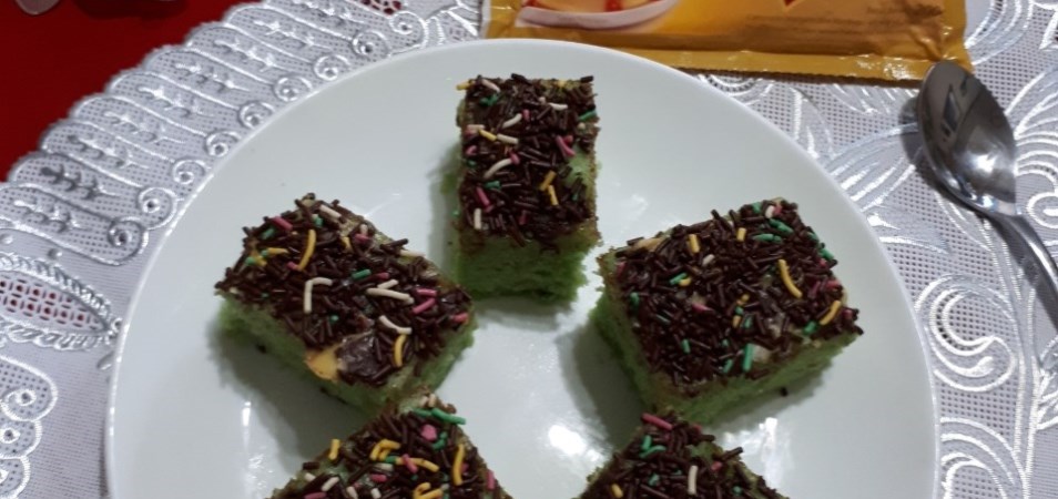 Pandan Banana Cake