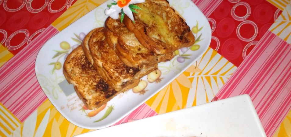 Roti bakar isi pisang