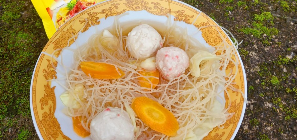 Bihun Kuah Bakso Udang Kol Wortel