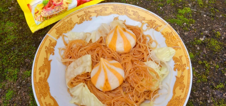 Bihun Goreng Dumpling Kol Kecap