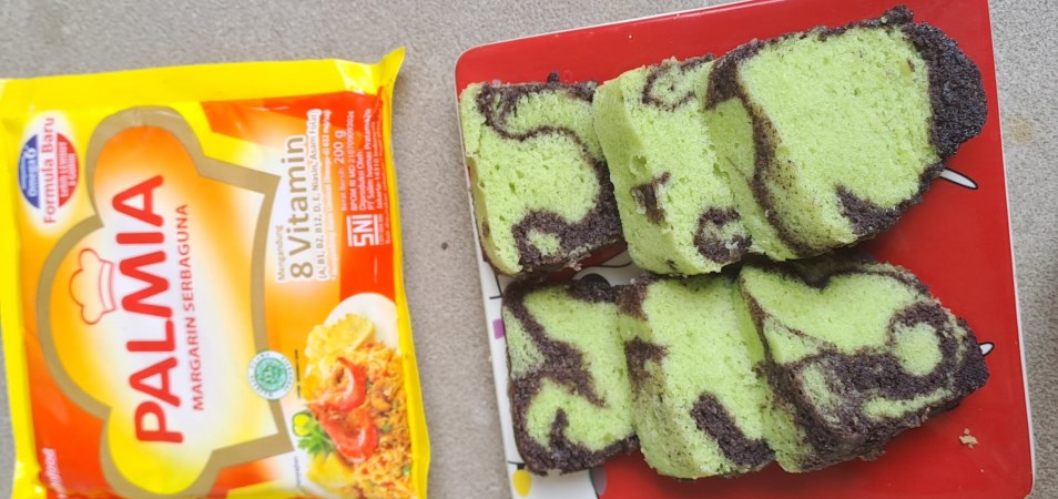 Bolu Kukus Marmer Pandan Ketan Hitam