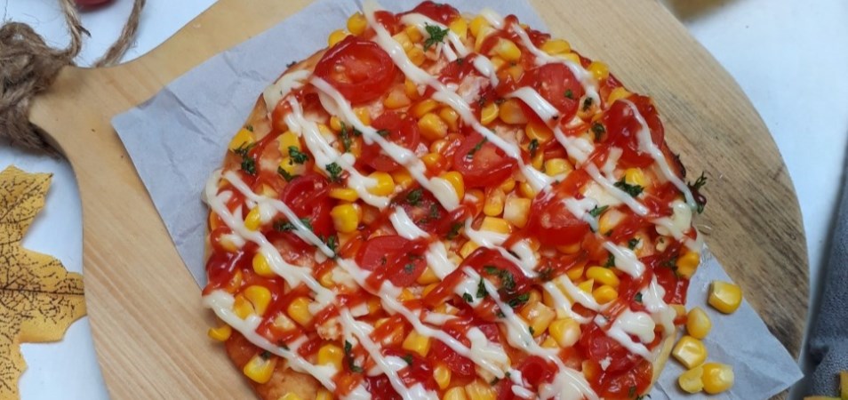 Tomato Corn Pizza