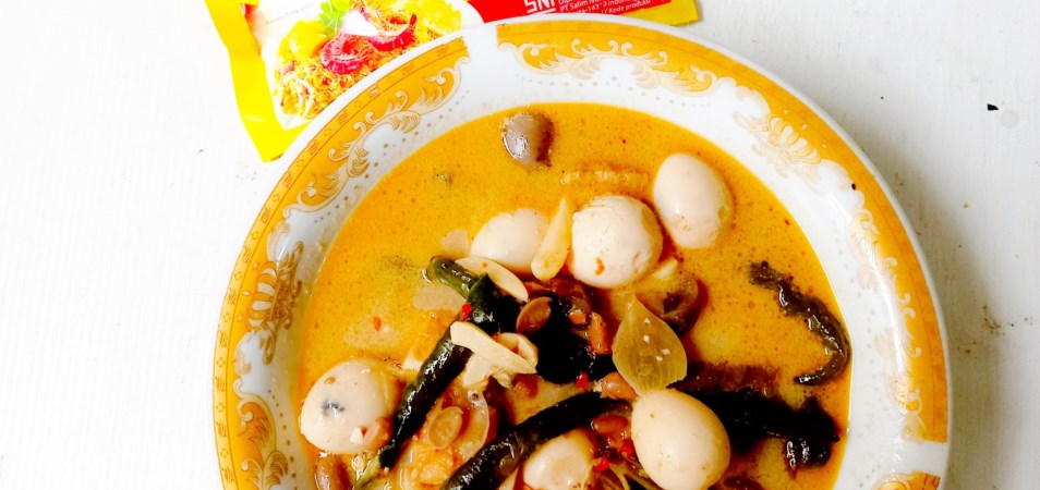 Telur Puyuh Santan Bumbu Kuning Cabe Ijo.