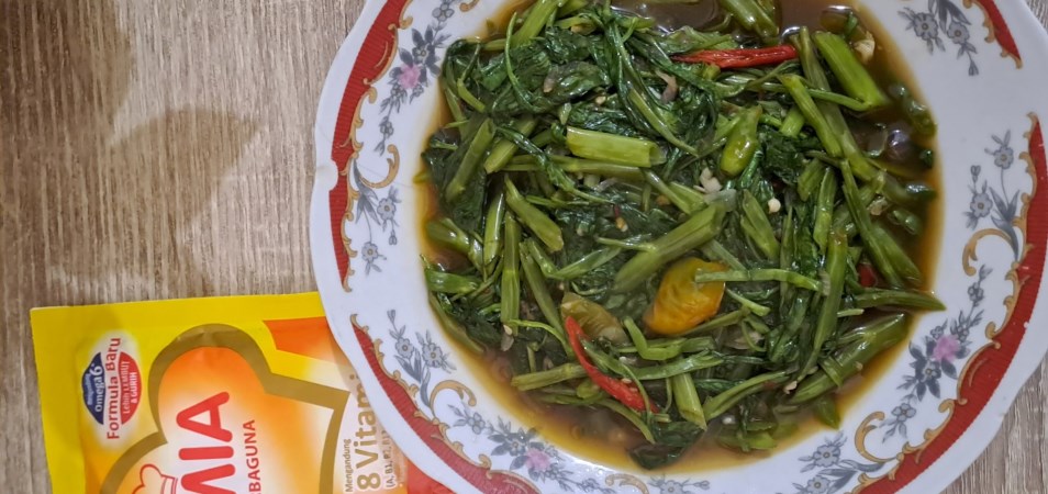 Cah Kangkung Blacan Saus Tiram