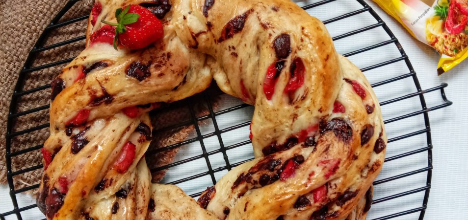 Chocco Berry Wreath Bread