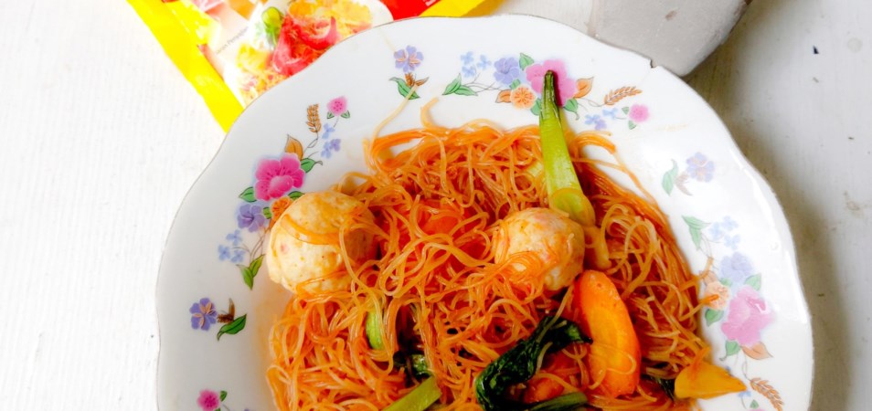 Bihun Goreng Bakso Ikan Caywo