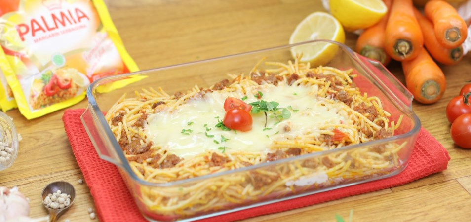 BAKED SPAGHETTI WITH CHEESE SAUCE