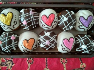 Donat Lukis Coklat