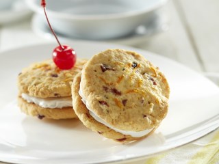 CARROT CAKE COOKIES SANDWICH