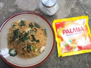 Bihun Goreng Daun Cikur