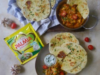 Cheese Garlic Naan with Yogurt Chicken Curry