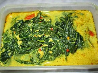 Gulai daun singkong