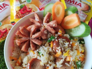 Nasi Goreng Sosis untuk bekal anak