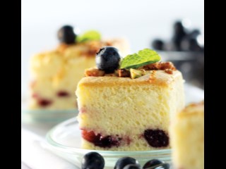 CAKE WITH BLUEBERRY FILLING