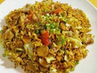 Mie goreng sosis