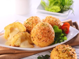 GARLIC CHEESE BOMBS