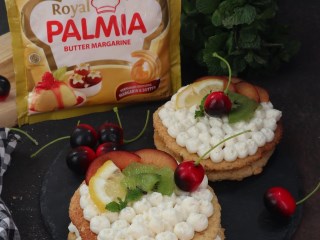 Oatmeal Cookies with Cheese Cream