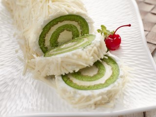 PANDAN CHEESE CAKE ROLL