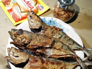 Ikan Mata Besar Goreng Kemiri