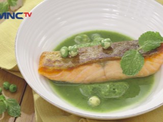 PEA PUREE AND CRISPY SALMON