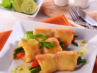 FISH ROLL WITH VEGETABLE