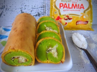 Bolu gulung keju pandan