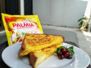 PALMIA Garlic Cheese Toast ala Mama Madu