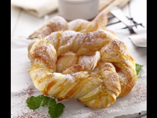 BANANA ROUND PUFF