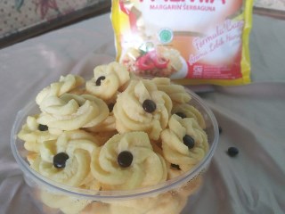 Kue Kering Semprit Mawar Chocochip