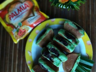 KUE PUKIS PANDAN